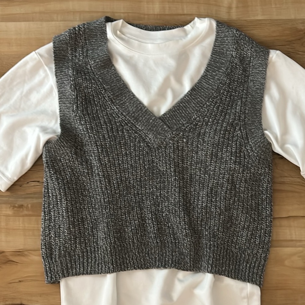 H&M Divided Knit Vest